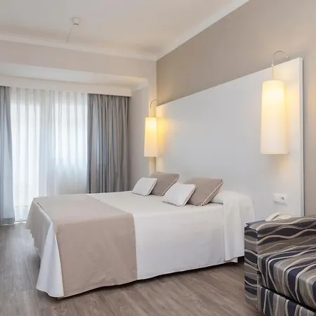 Hotel Canyelles Platja 4*
