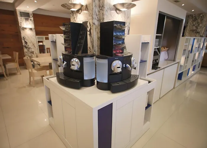 Otel Canyelles Platja 4*