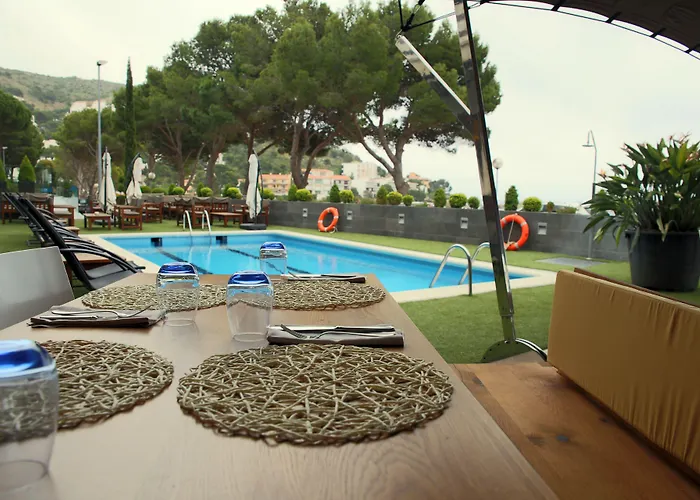 Hotel Canyelles Platja 4*