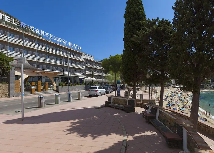 Hotel Canyelles Platja 4*