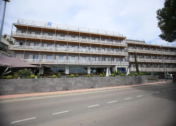 Hotel Canyelles Platja 4*